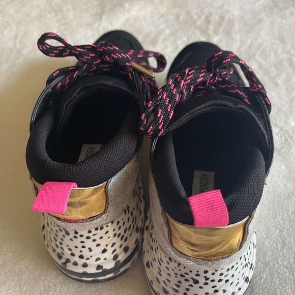 Sneakers - Picture 5 of 6